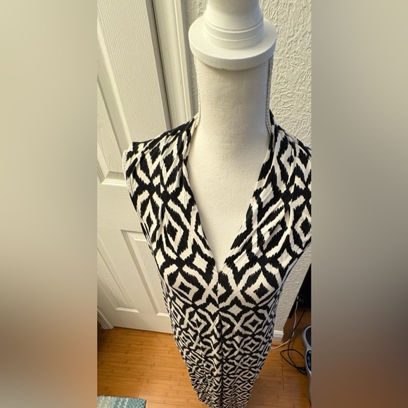 Cable & Gauge Monochrome Abstract Pattern Dress - Picture 2 of 7